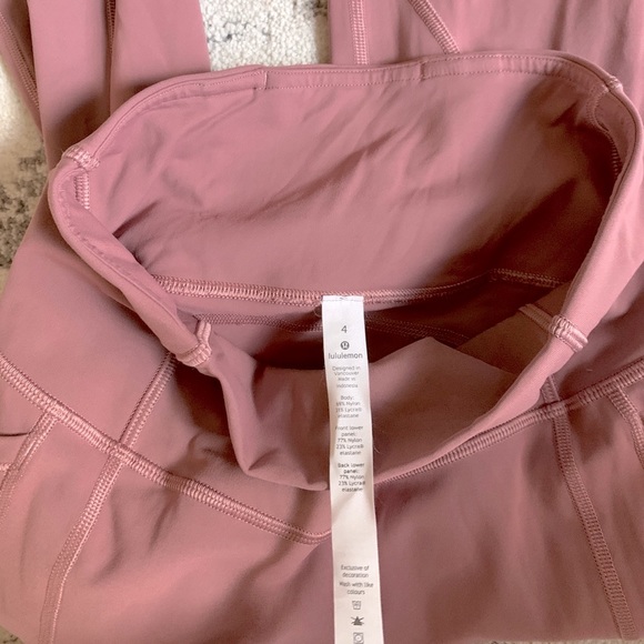 Lululemon Fast and Free High Rise 25” Leggings - Picture 6 of 7